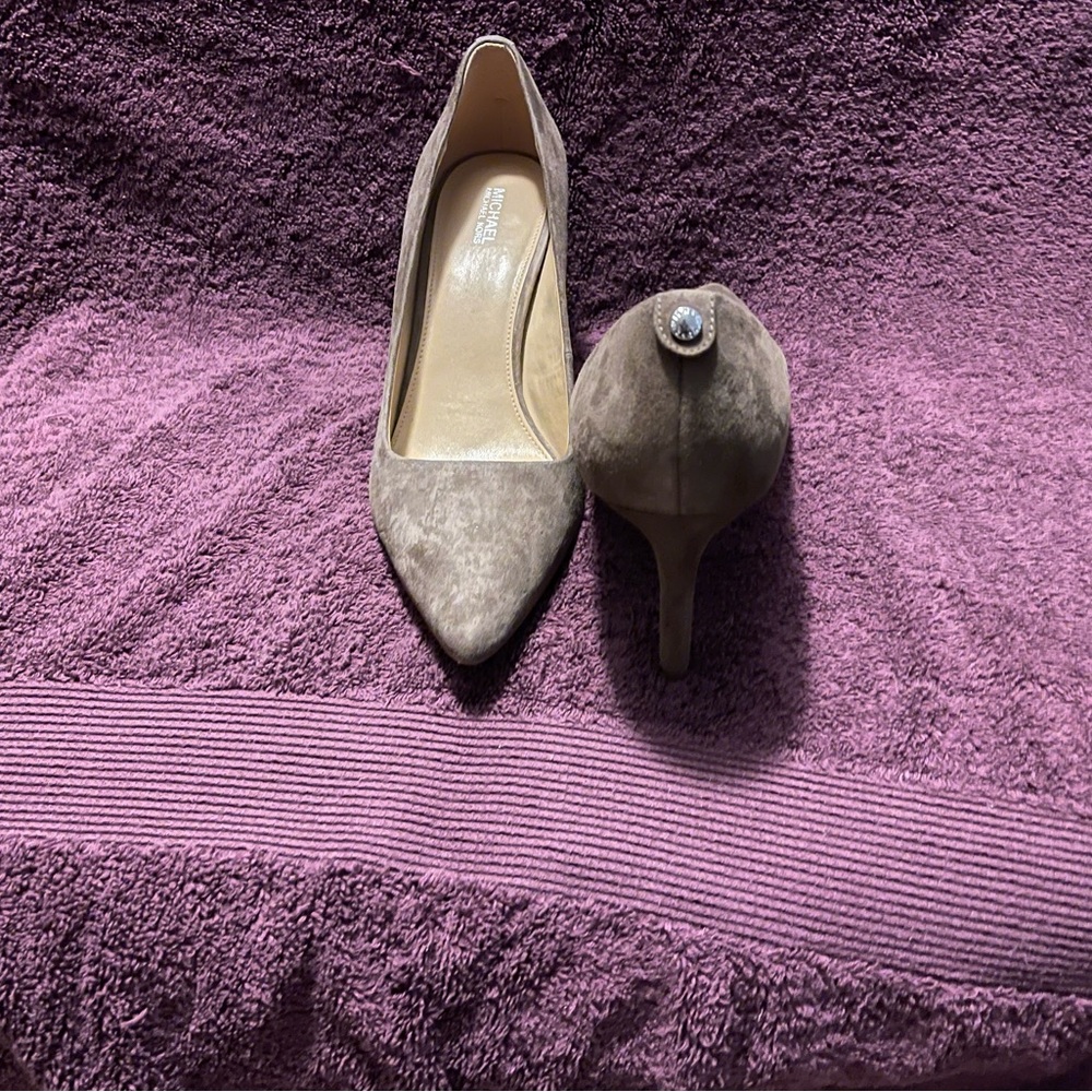 Shoes - Picture 3 of 6